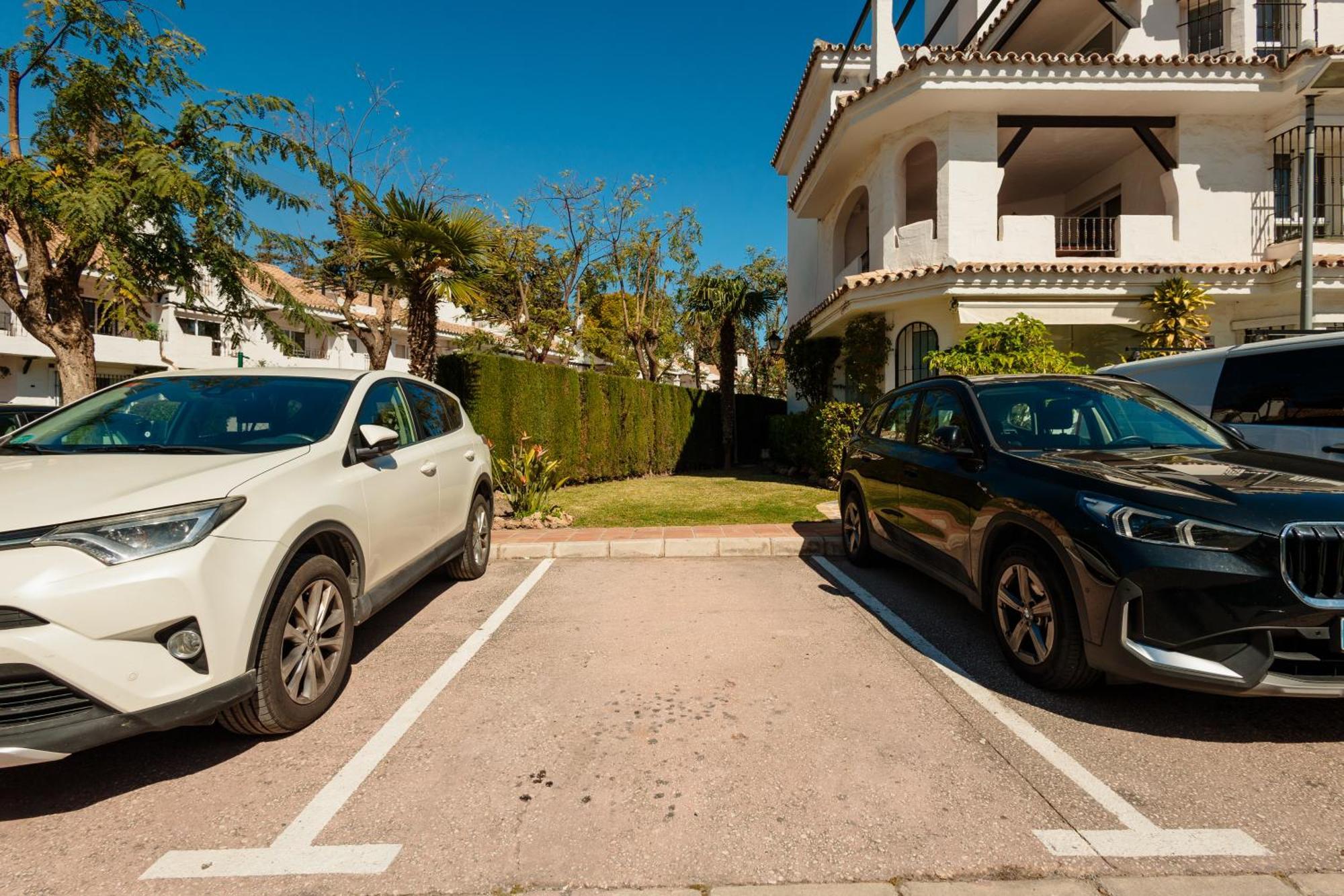 In Near Golf And Apartment Marbella